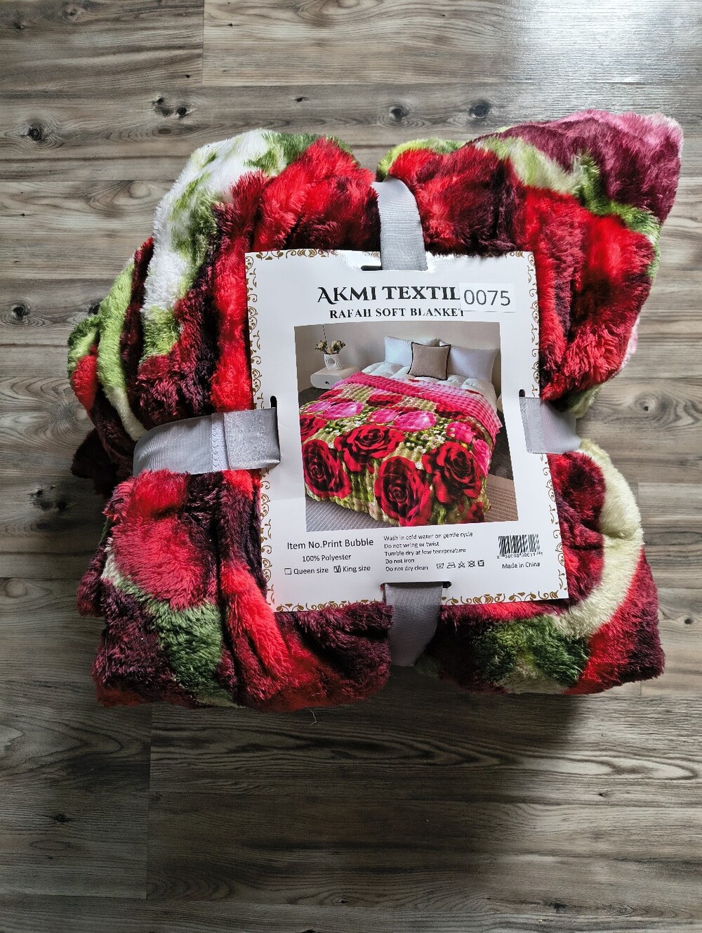 AKMI Textiles King Sized Soft Blanket Red Green Floral